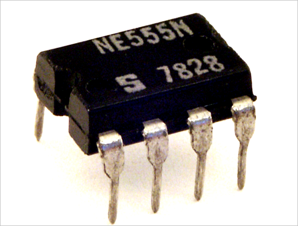 ▲ Signetic公司产生的第一代NE555集成芯片