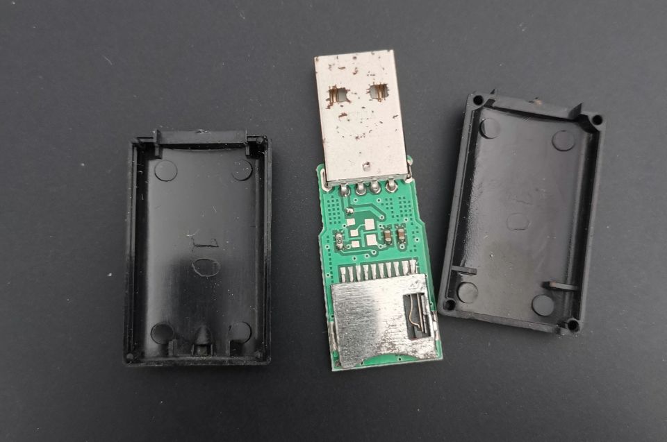 读卡器8年前的插上sd卡提示未插入修复教程仅适用于放置较久的读卡器