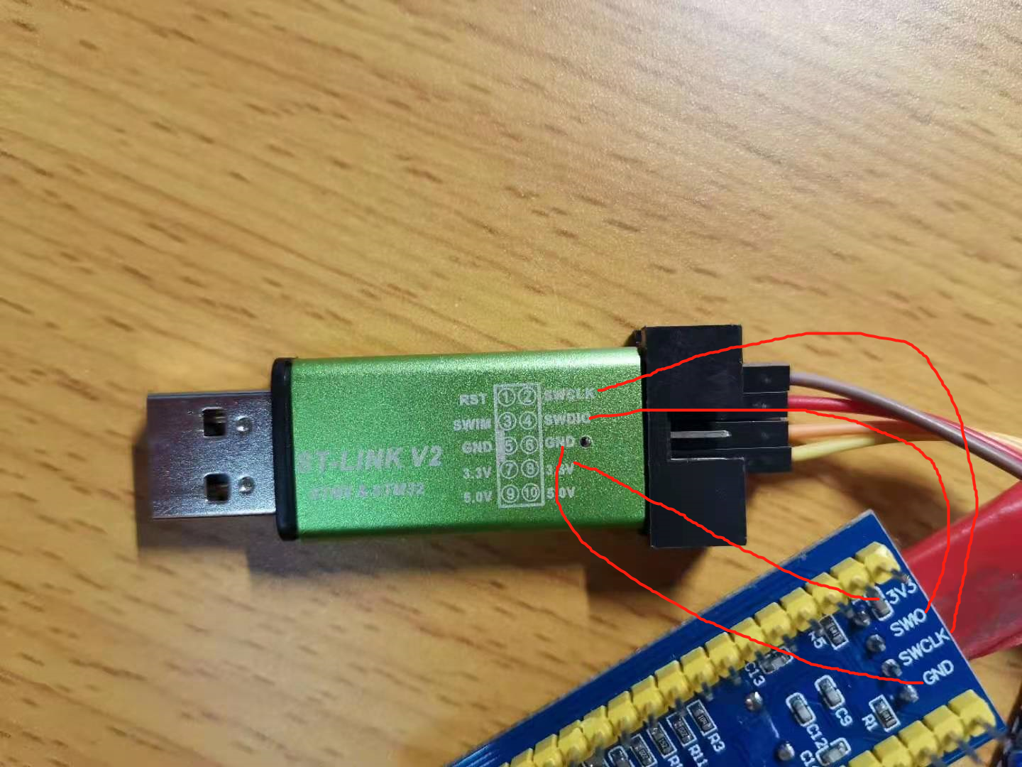 stlink的vcc,gnd,swdio,swclk与单片机的四个引脚对应连接