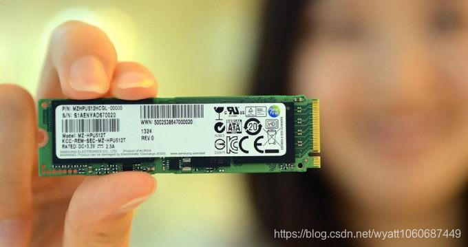 当今服务器的固态硬盘因其效率高和用户体验好已成时代趋势