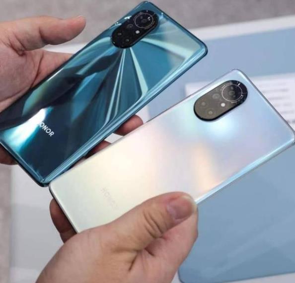 荣耀v40轻奢版和华为nova8的区别 哪个好