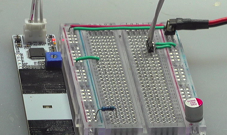 ▲ 对光电检测版加+5V电源以及测试面包板