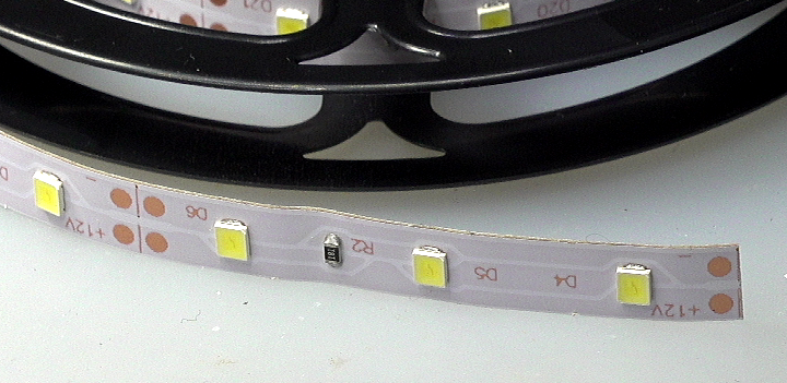 ▲ 由三个LED和一个电阻组成的基本组件