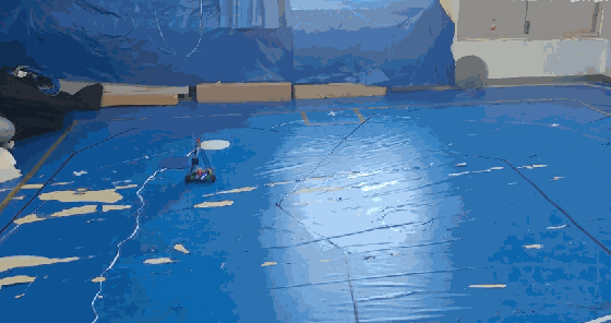 ▲ 车模运行并没有明显受到窗户亮光的影响