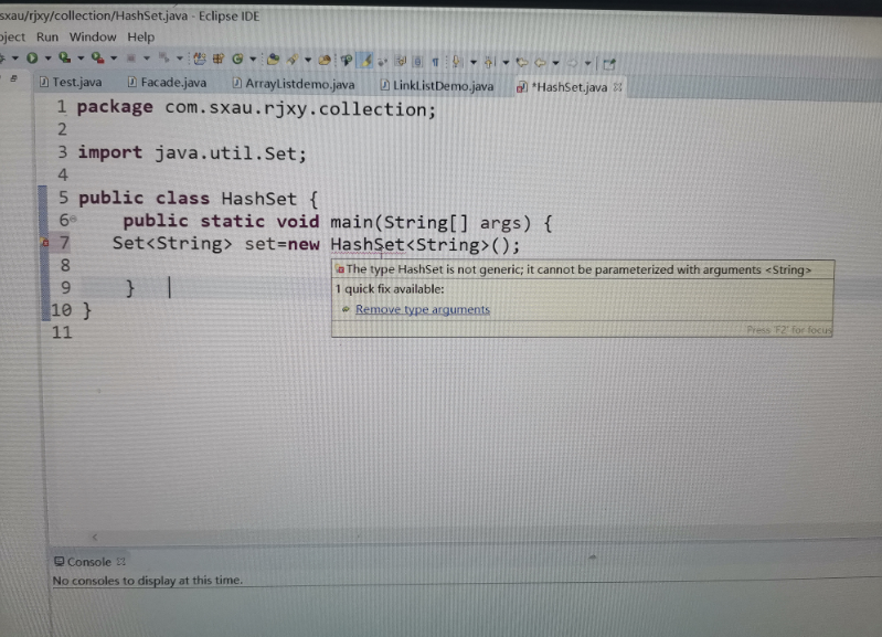 The type HashSet is not generic； it cannot be parameterized with