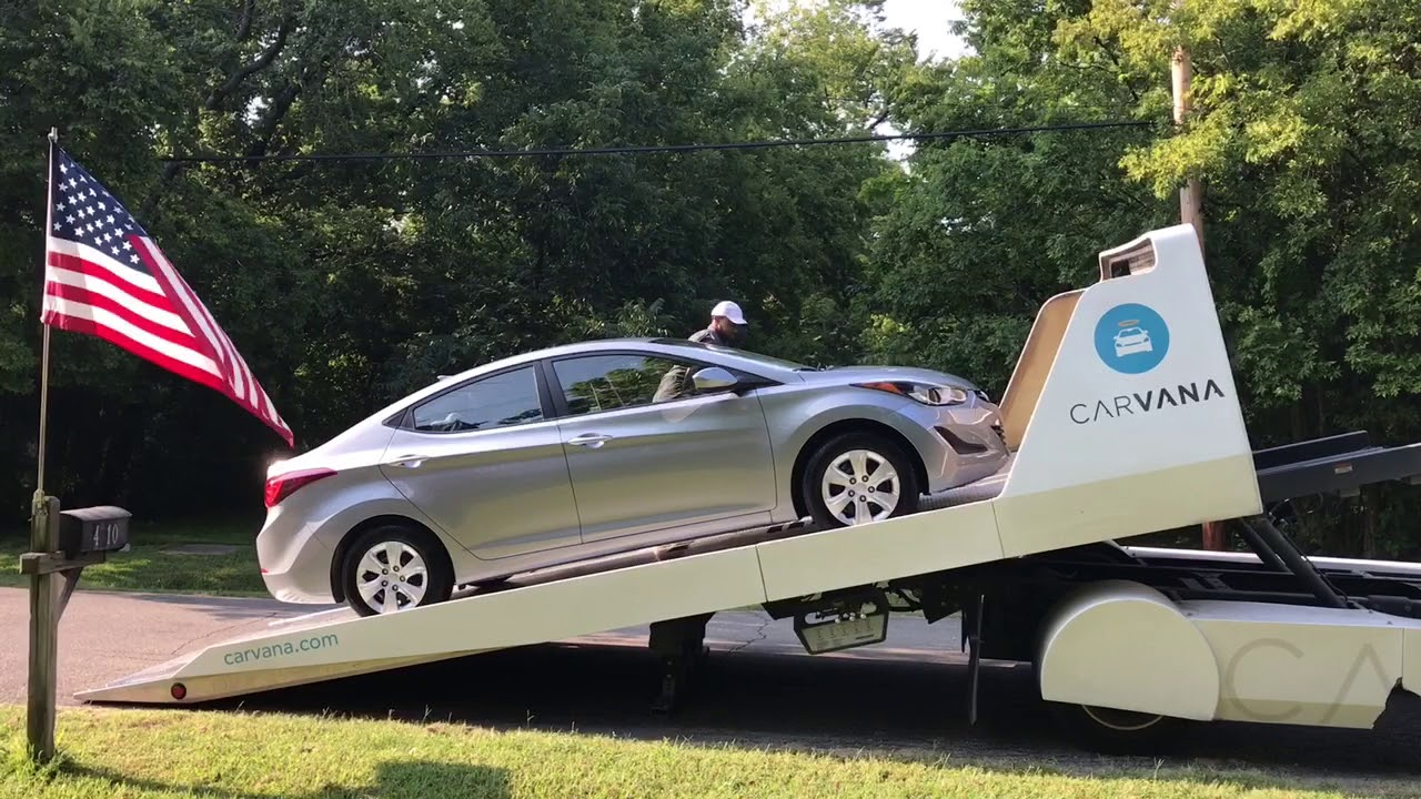 Carvana 通过自营专车进行汽车配送