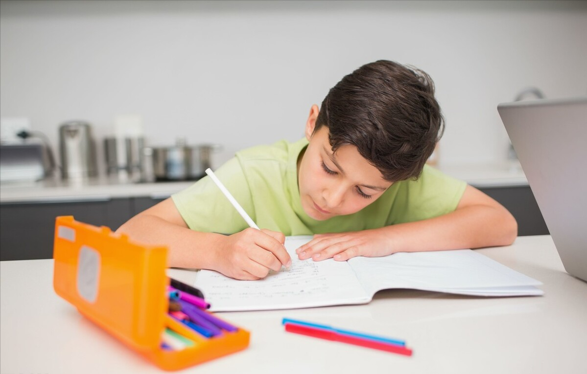 卓训教育为了让女儿坚持完成作业妈妈的做法太绝了