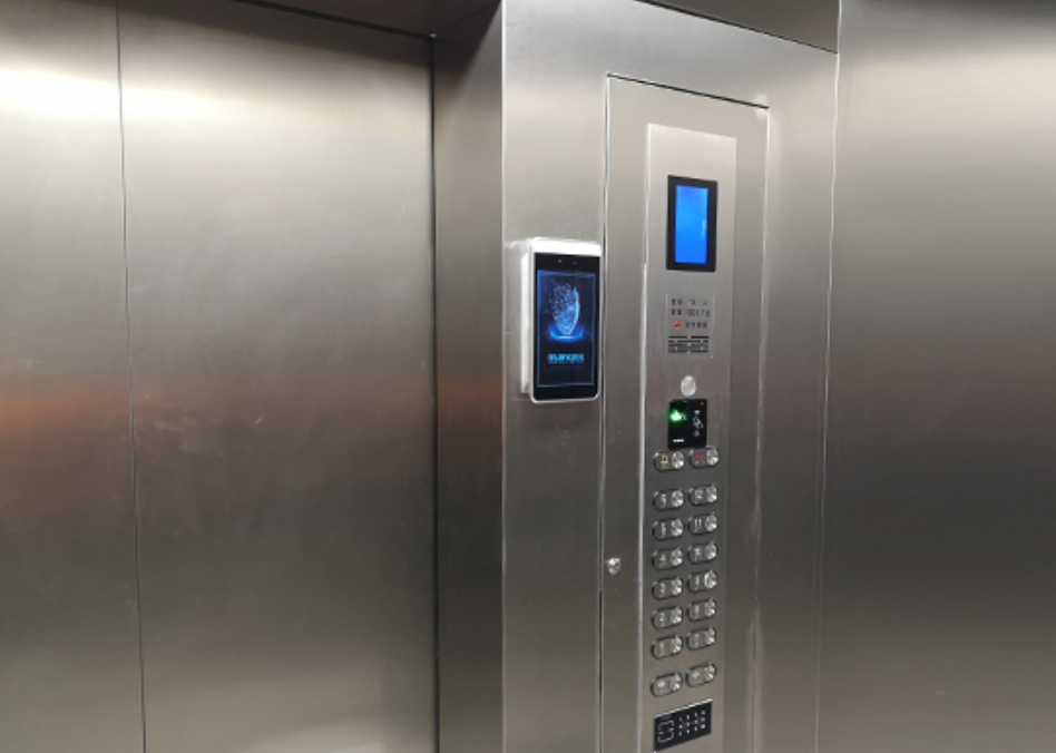 电梯为什么停到第一层和中间一层?