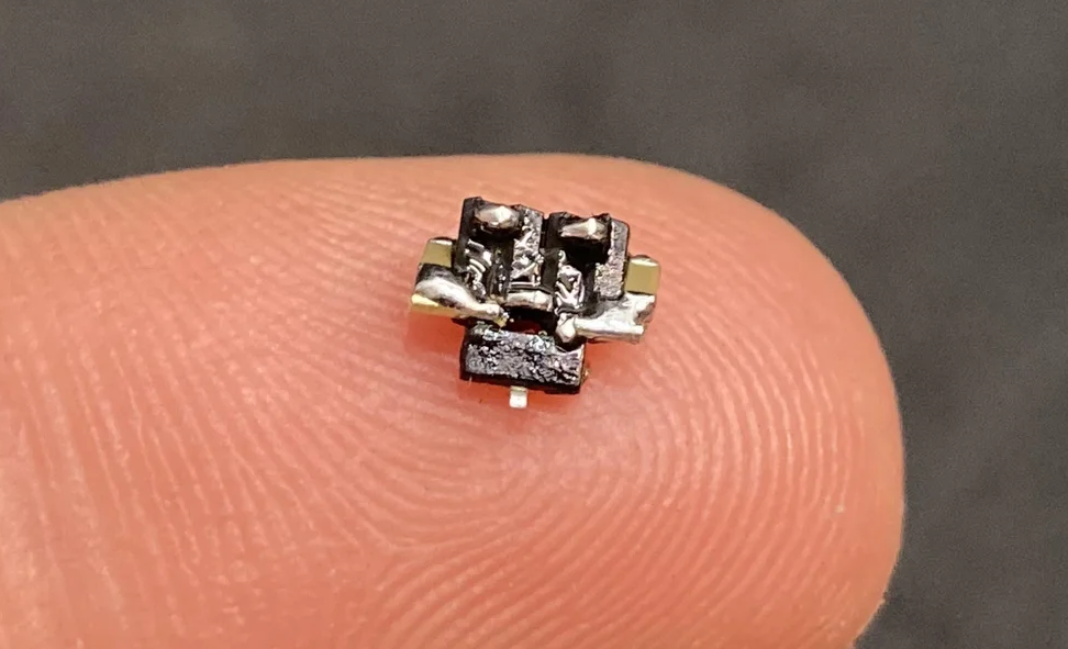 ▲ 图2.5  管脚对管脚的焊接电路