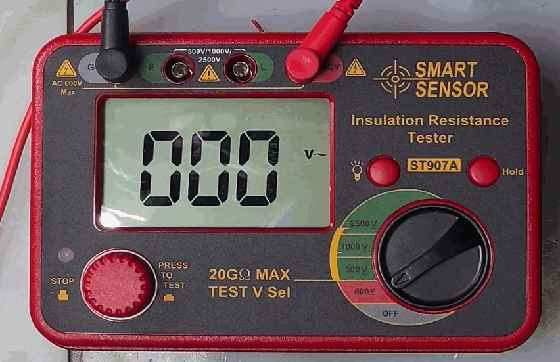 ▲ 图1.2.1  测量普通的工频交流电压