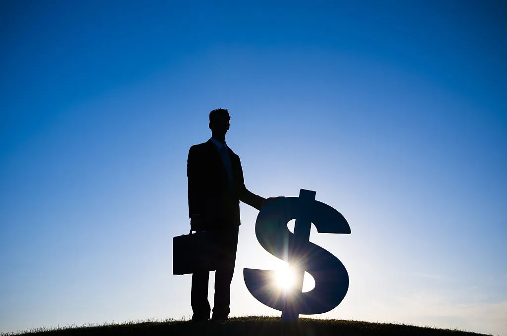 某应届生炫情侣两人收入加起来超百万