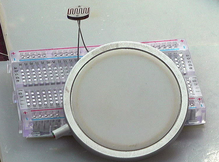 ▲ 图1.1.2 充电盘的正面结构