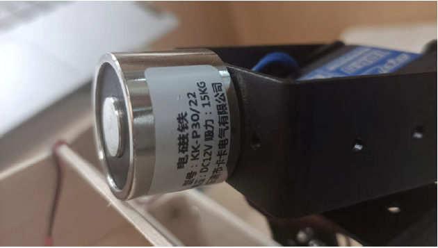 ▲ 图4.2.1 电磁铁