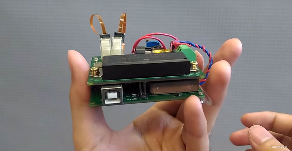 用于产生气味的VR辅助设备