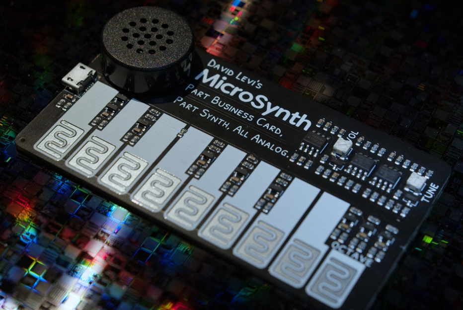  ͼ1.1 ƬСMicroSynth PCB 