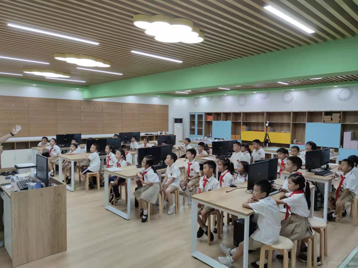 斯进科技广州天河华阳小学创客教室建设项目圆满竣工