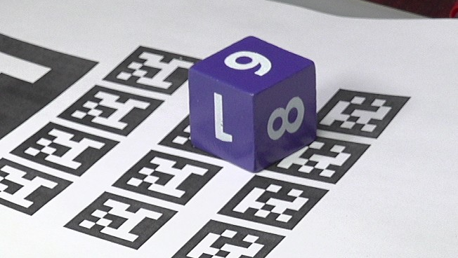 ▲ 图1.1.5 打印出Apriltag与立方体