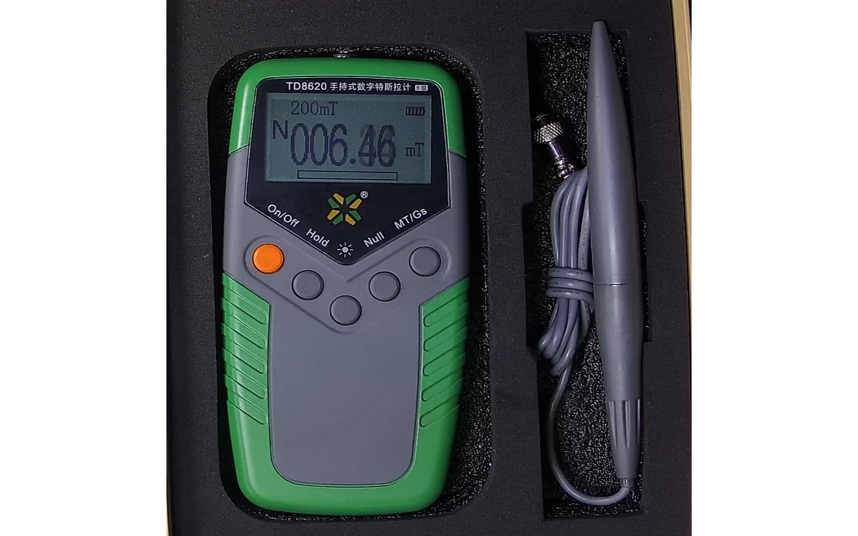 ▲ 图1.3 TD8620高斯计