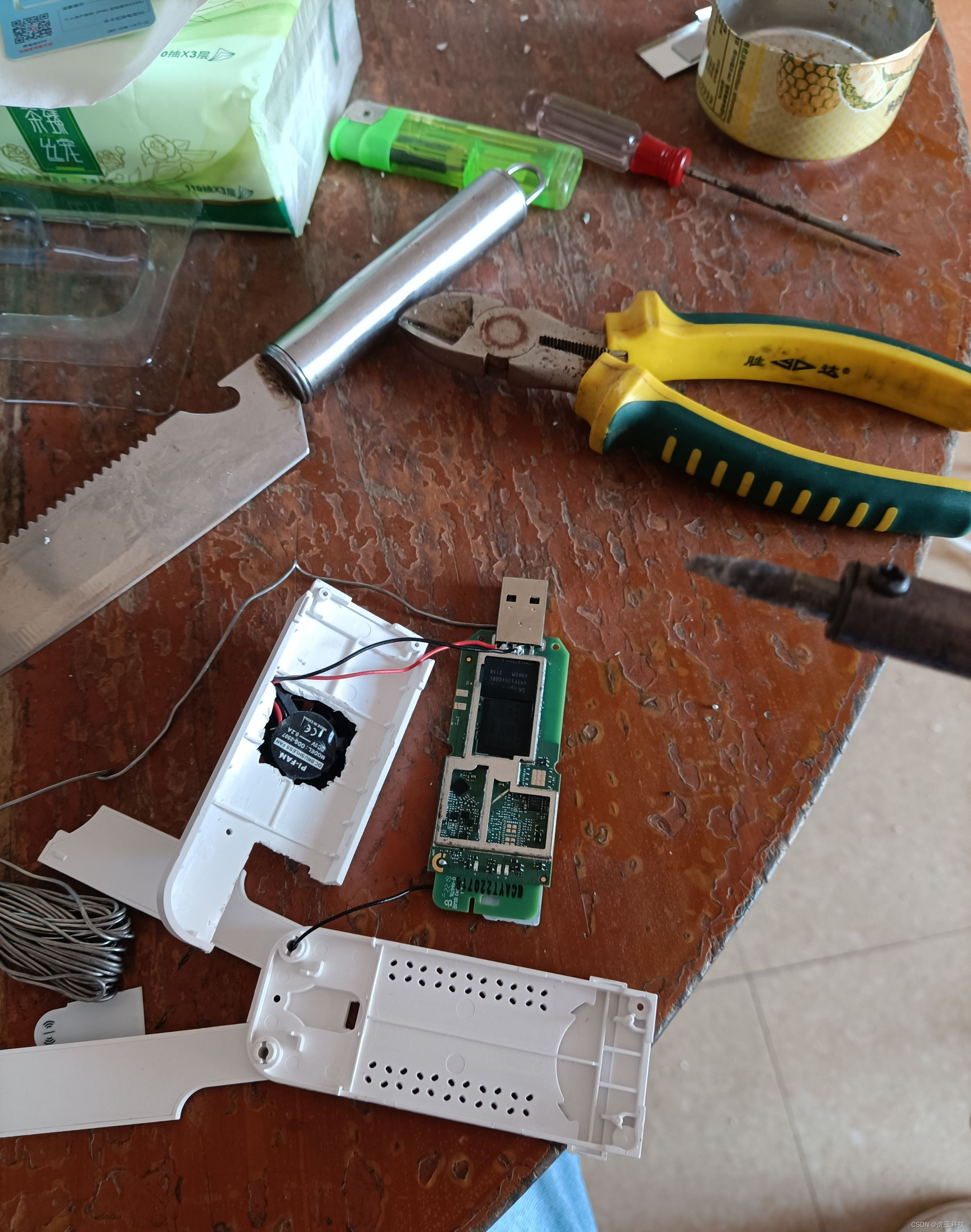 花了13块钱购买的小翅膀随身wifi安装了8个天线,网速300mbp/s