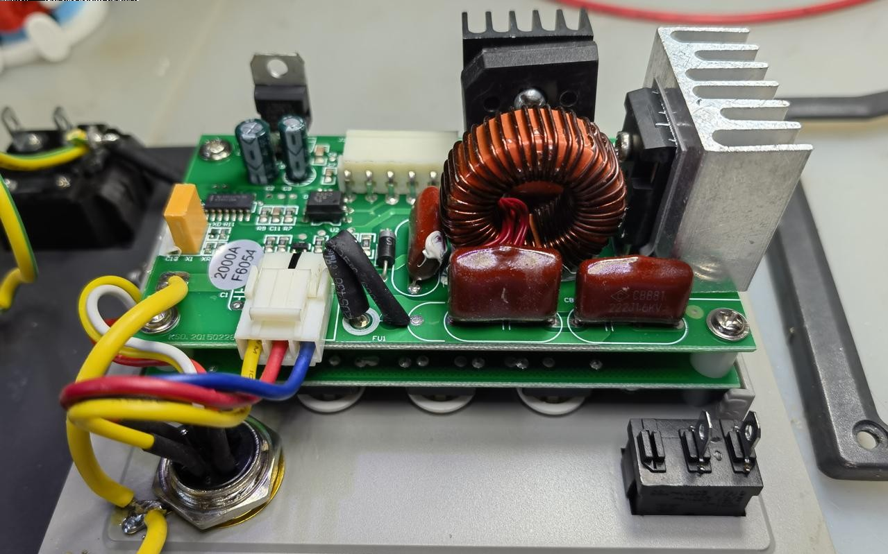 ▲ 图1.2.1 内部的电路板