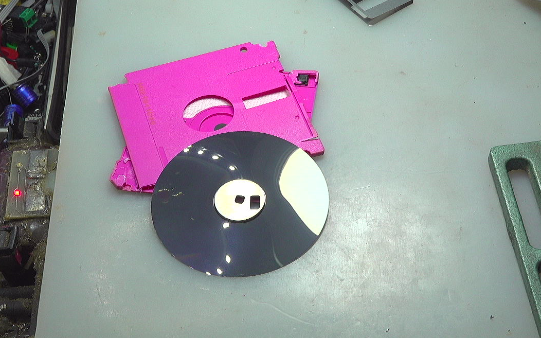 一张光盘和一张软盘