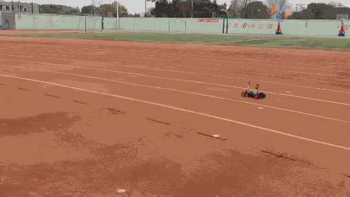 ▲ 图2.2.3  GPS控制车模在操场上运行