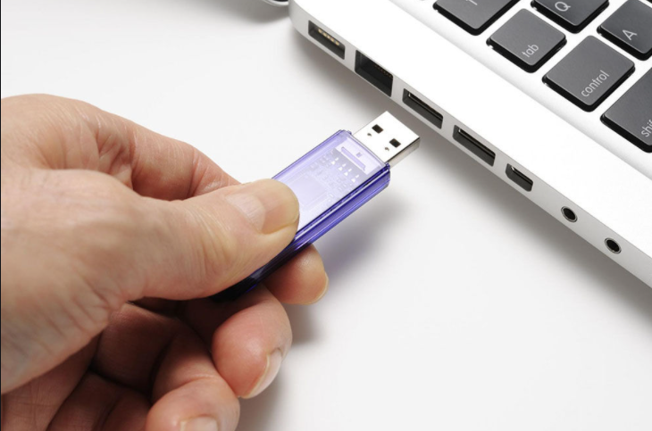 方法一:打开u盘隐藏文件