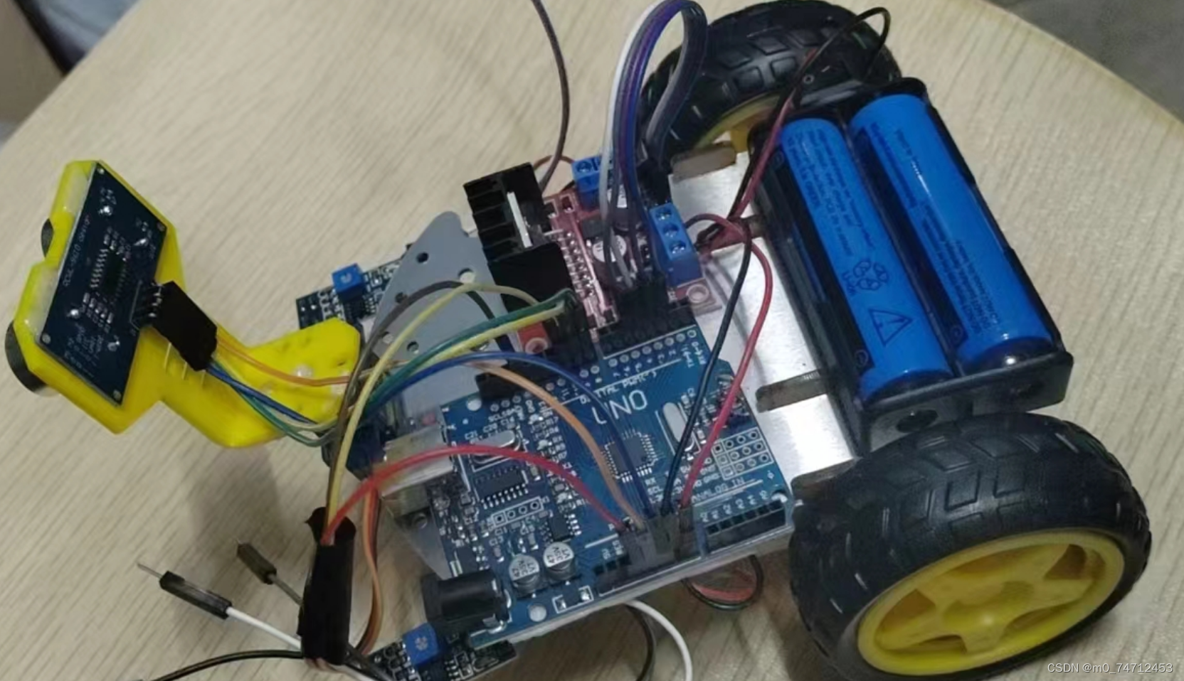 基于Arduino UNO的智能摇头避障小车