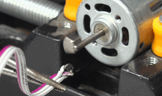 ▲ 图2.2.1  直流电机带动小型永磁铁