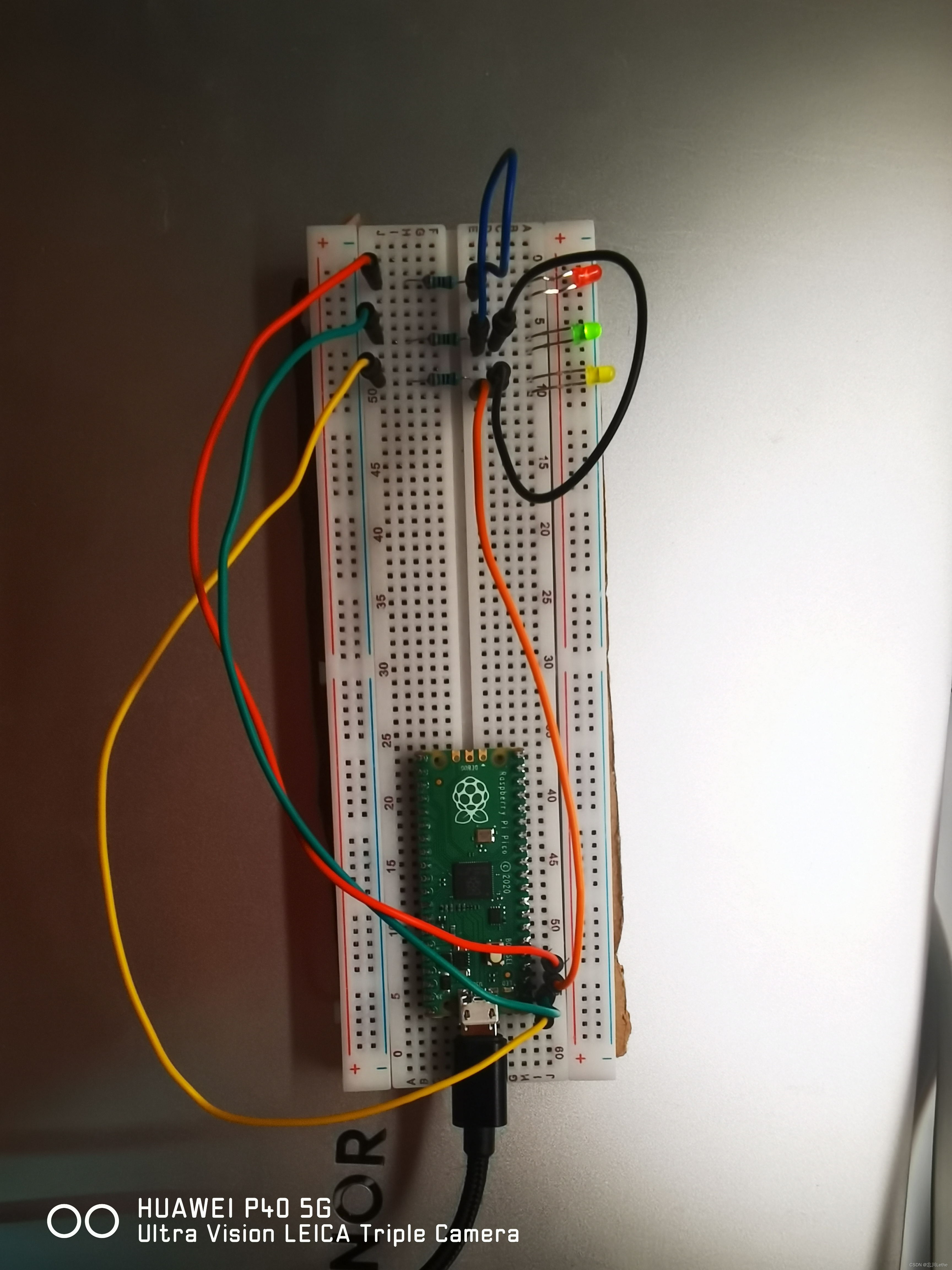 使用raspberry pi pico 制作红绿灯