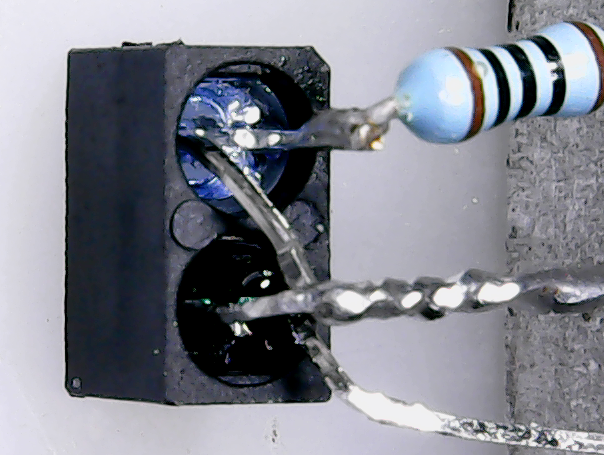 ▲ 图1.1.3 焊接电阻后的引脚