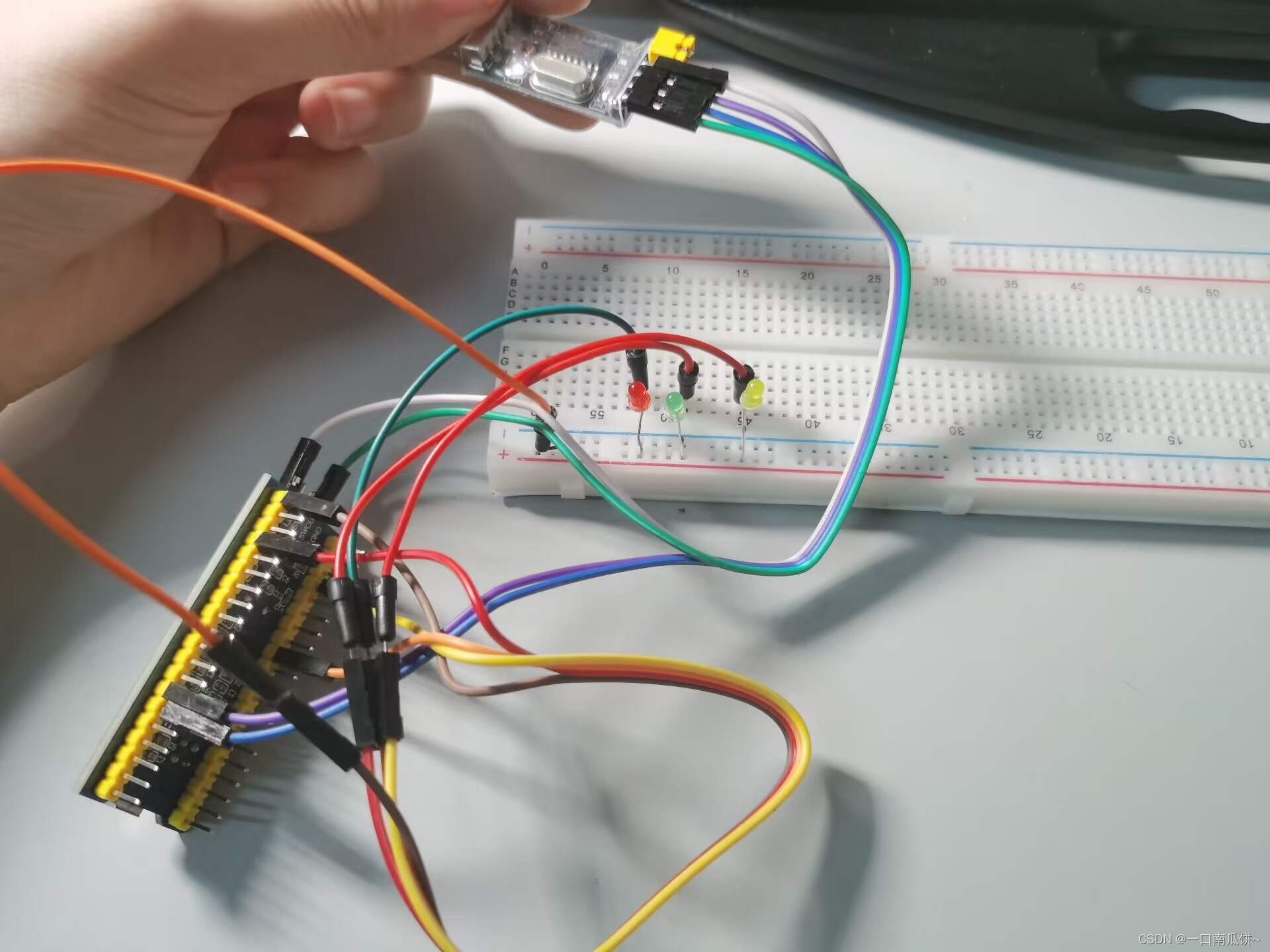 stm32f103c8t6以寄存器方式借助面包板搭建电路点亮led流水灯详解