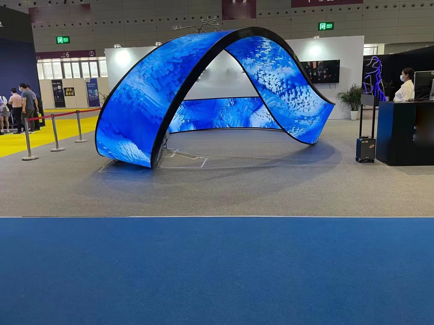 揭开神秘的莫比乌斯环异形创意led显示屏的柔性显示之美