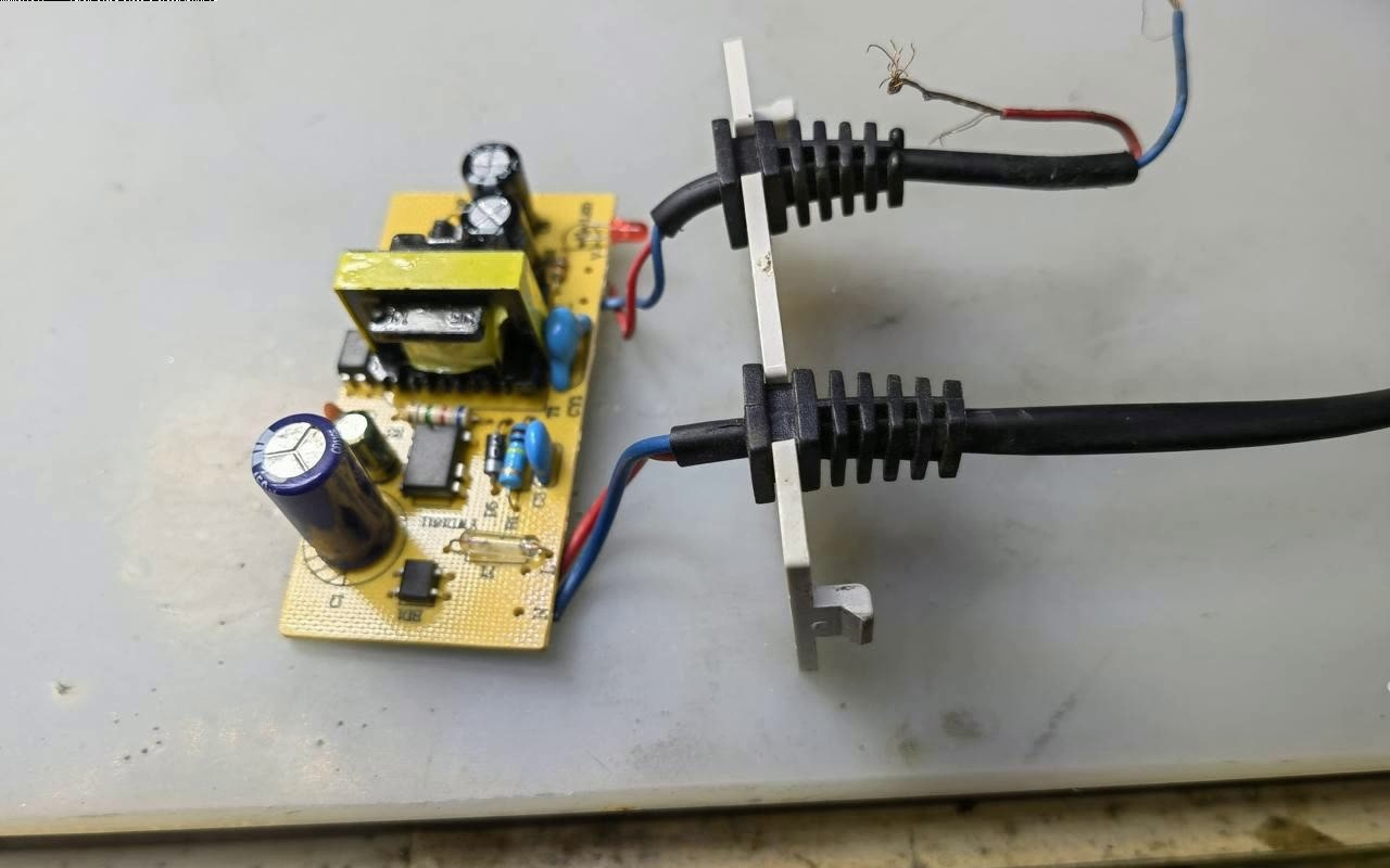 ▲ Figure 1.1.1 Internal circuit board of industrial frequency power supply