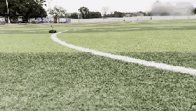 ▲ 图2.2.2  GPS 控制车模沿着草地上的圆环运行