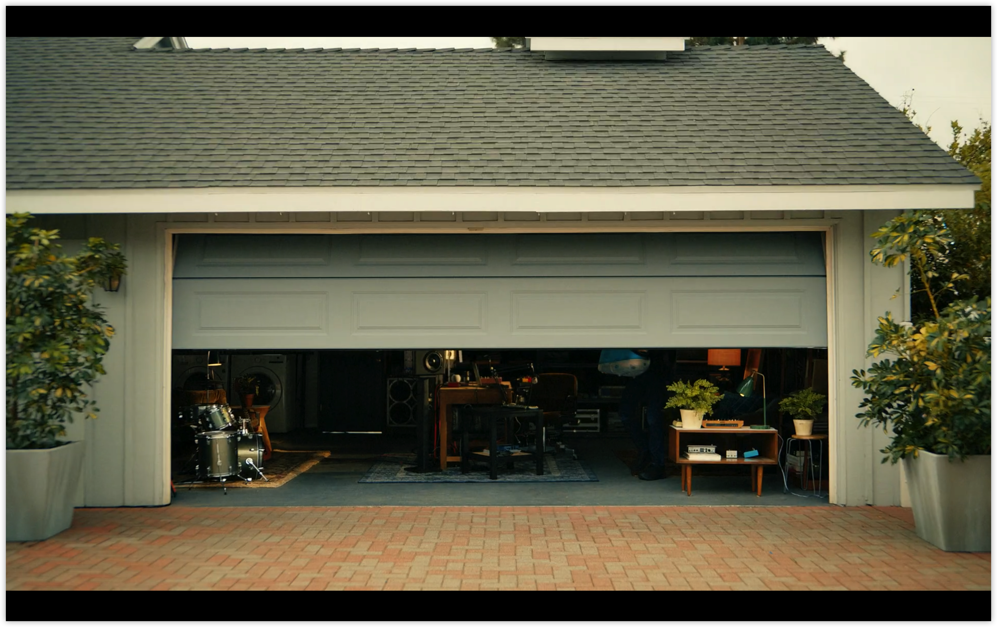 伴随着经典的苹果产品音效一一亮相,可以说是对乔布斯最好的纪念了