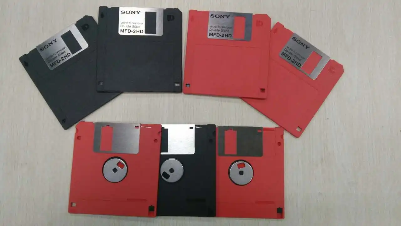 44mb的3.5英寸软盘,目前软盘已经被淘汰.