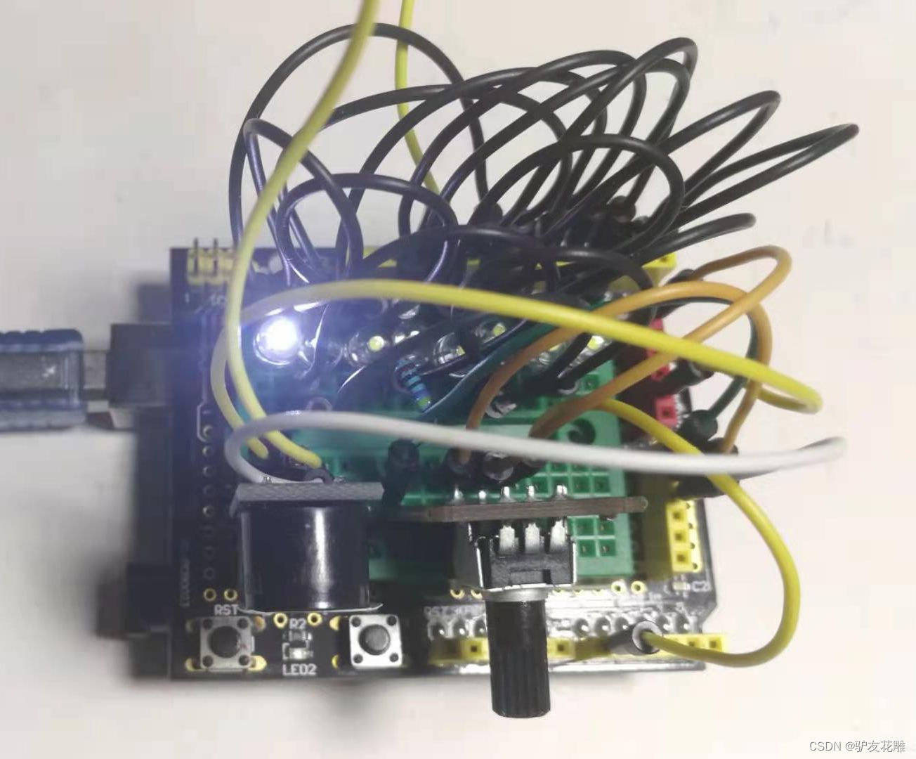 【雕爷学编程】Arduino动手做（07）---电位器模块之电位器调速并带蜂鸣的8位跑马灯