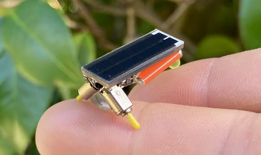 ▲ 图2.1 太阳能昆虫机器人