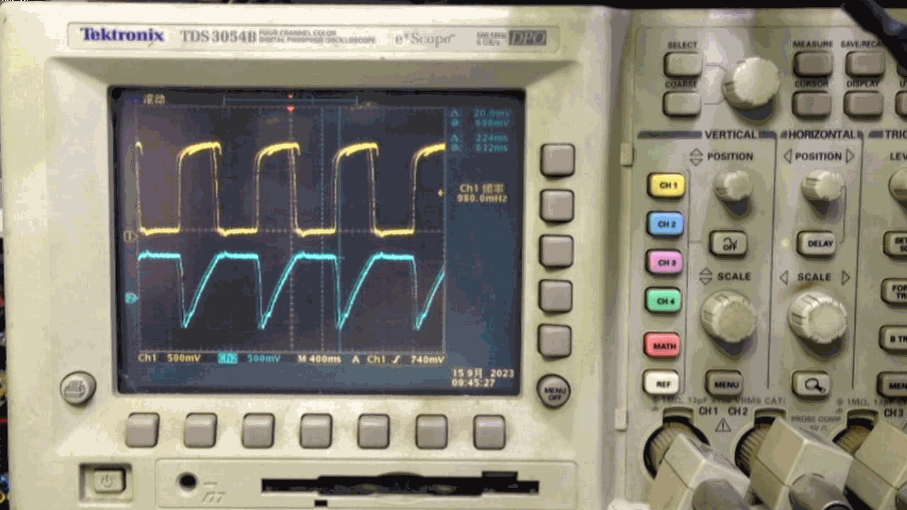 ▲ 图1.2.1  低频振荡晶体管集电极和基极波形