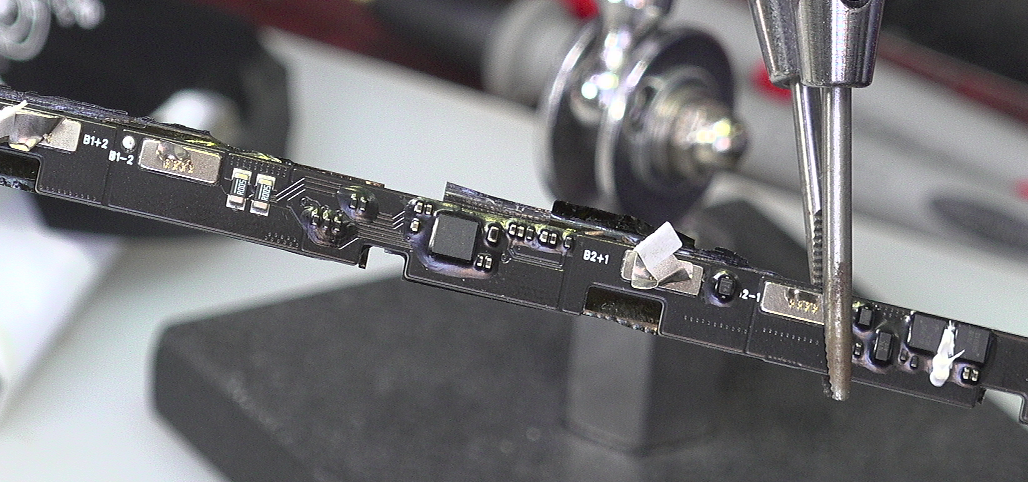 ▲ 图1.2.4 充电板的局部细节