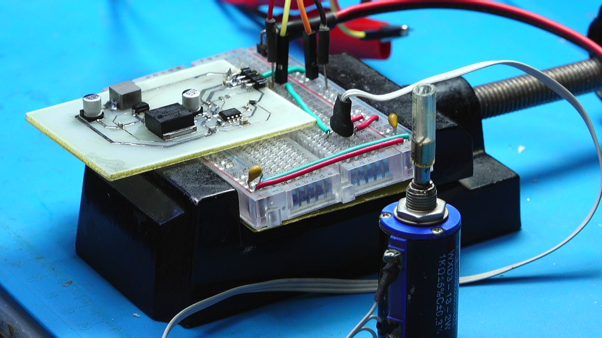 将lm2596-5改造成可调输出电压