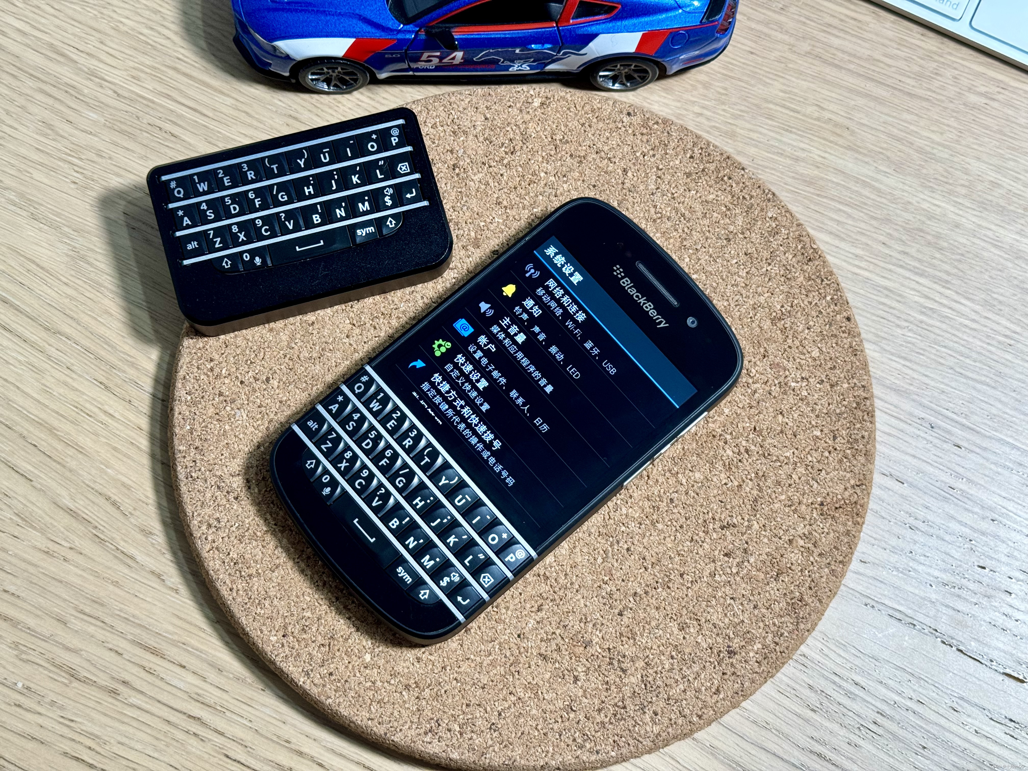 BlackberryQ10 是可以<span style='color:red;'>安装</span> <span style='color:red;'>Android</span> 4.3 <span style='color:red;'>应用</span>的