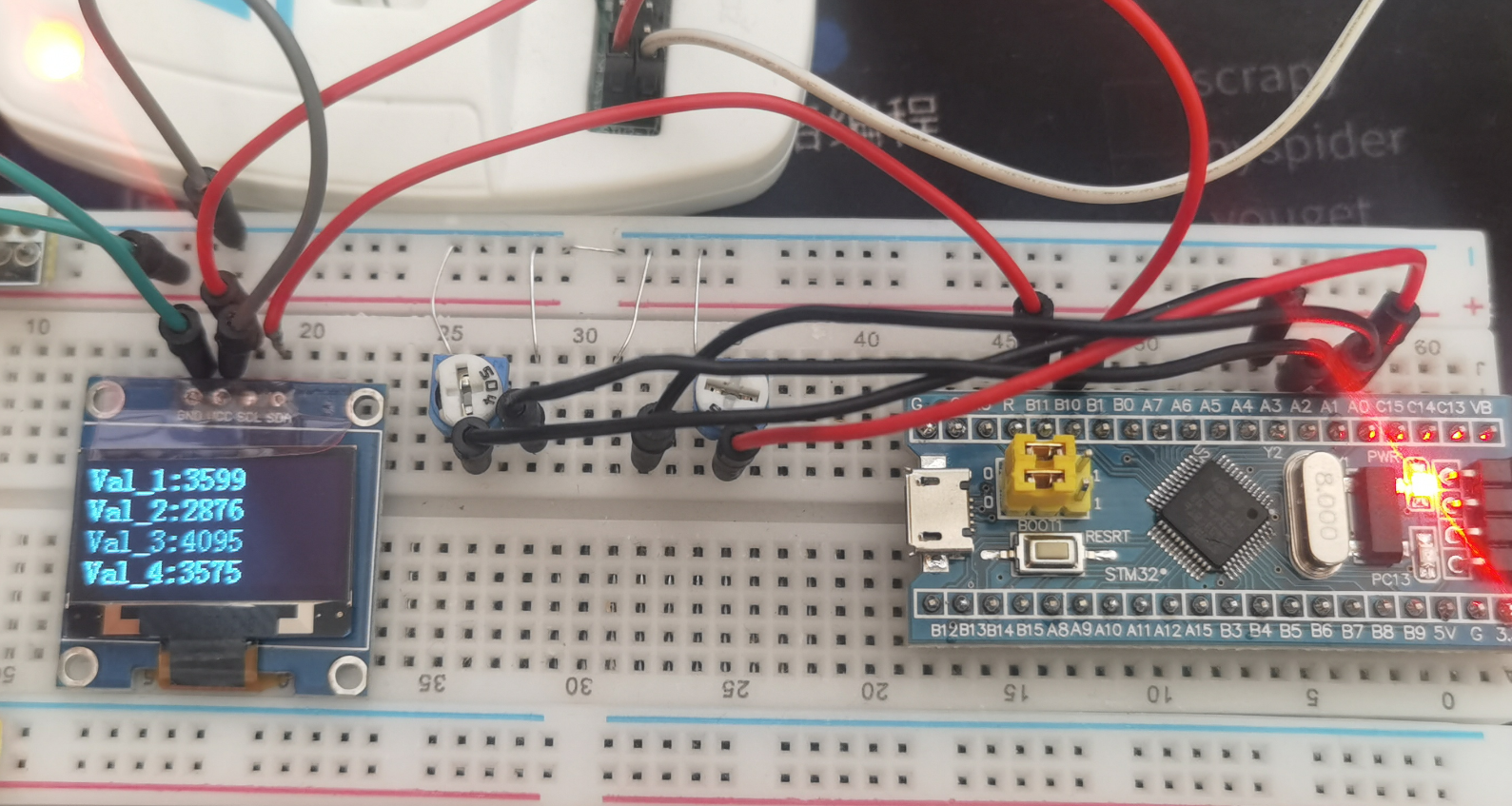 STM32同时测量4路模拟电压，用DMA自动搬运到数组内，不用软件干预。