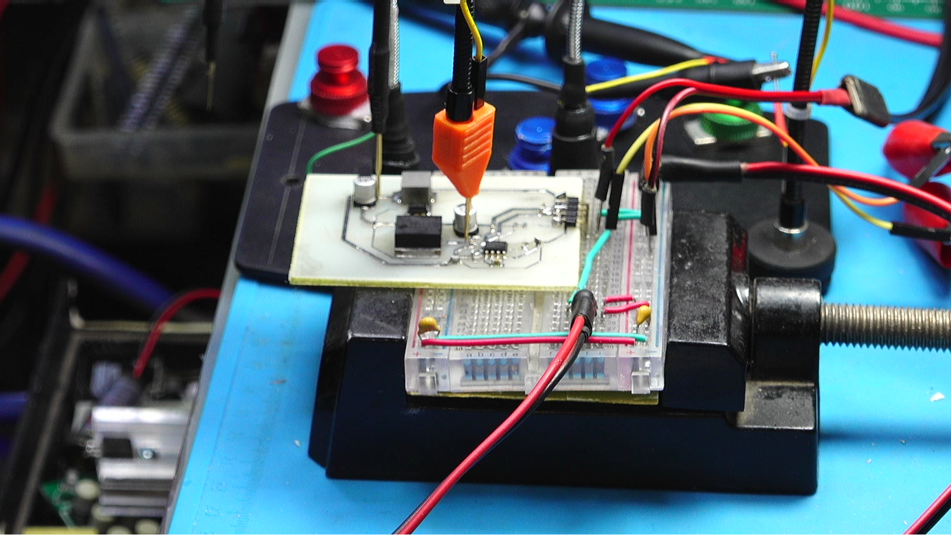 将lm2596-5改造成可调输出电压