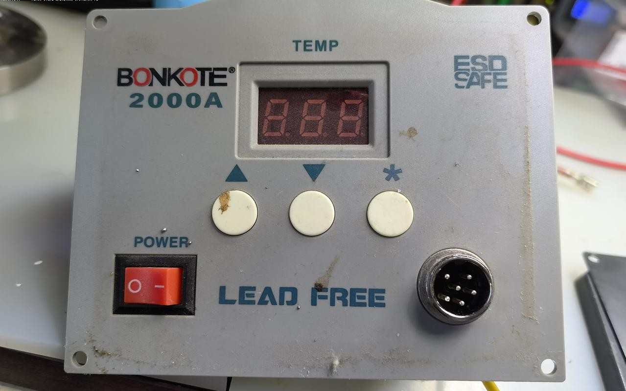 ▲ 图1.2.4 操作台前面界面