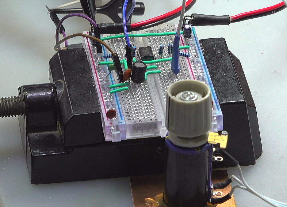 ▲ 图3.3.2 使用多圈电位器进行调整