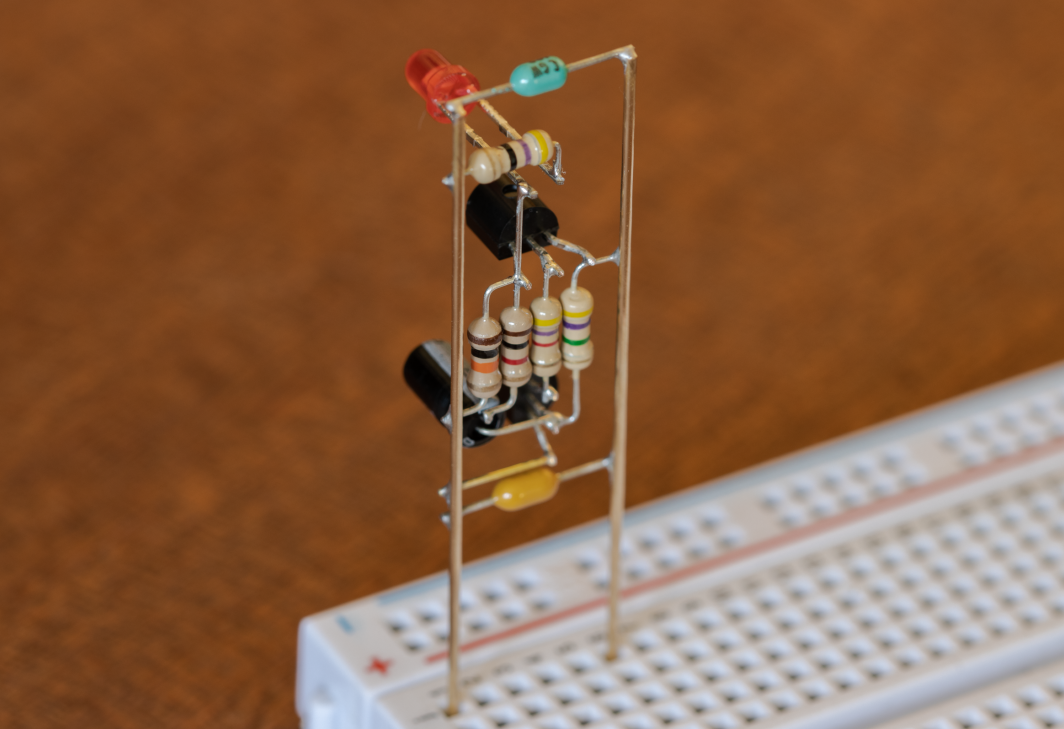▲ 图3 双三极管震荡电路