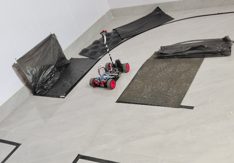 ▲ 图1.2.8 赛道旁边的遮光黑色塑料袋