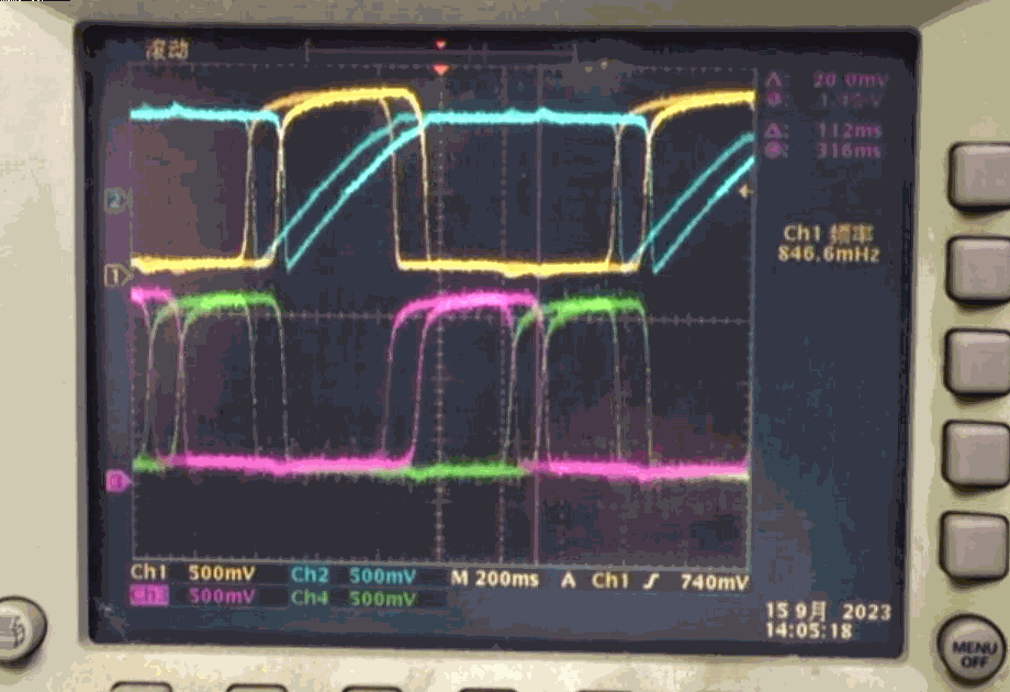 ▲ 图1.1.1  振荡电路中的电压波形